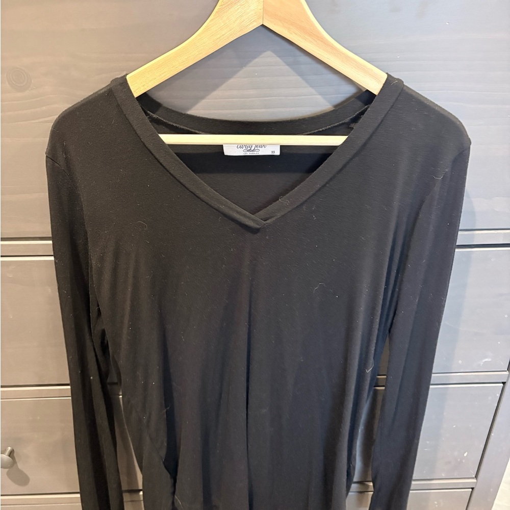 Cathy Jean Black V-Neck Long Sleeve Tee